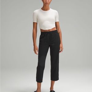 COPY - Tapered-Leg Mid-Rise Crop 25" Luxtreme In Black